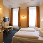 Am Hermannplatz 2* Βερολίνο