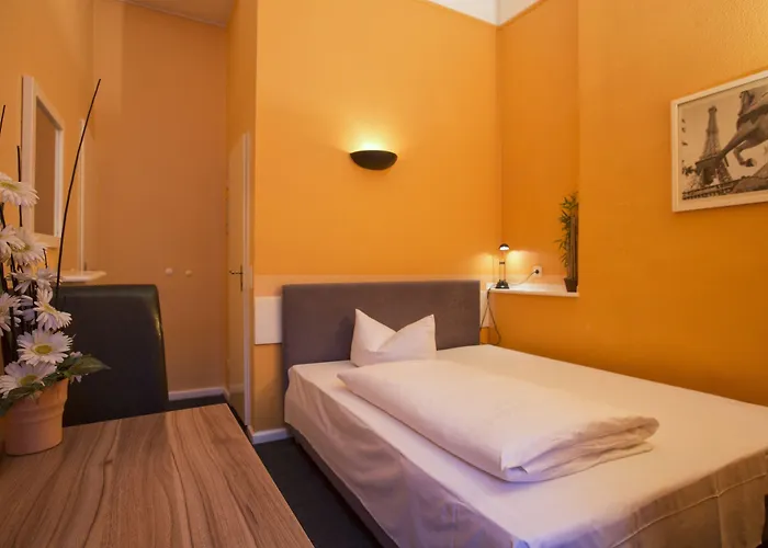 Am Hermannplatz Guest house Berlin