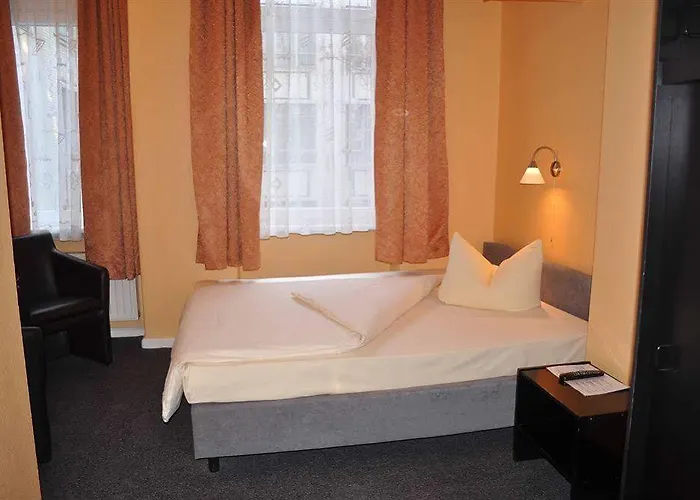 Am Hermannplatz Guest house Berlin